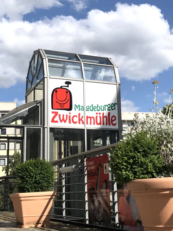 Au&szlig;enansicht vom Aufzugsturm der Zwickm&uuml;hle.